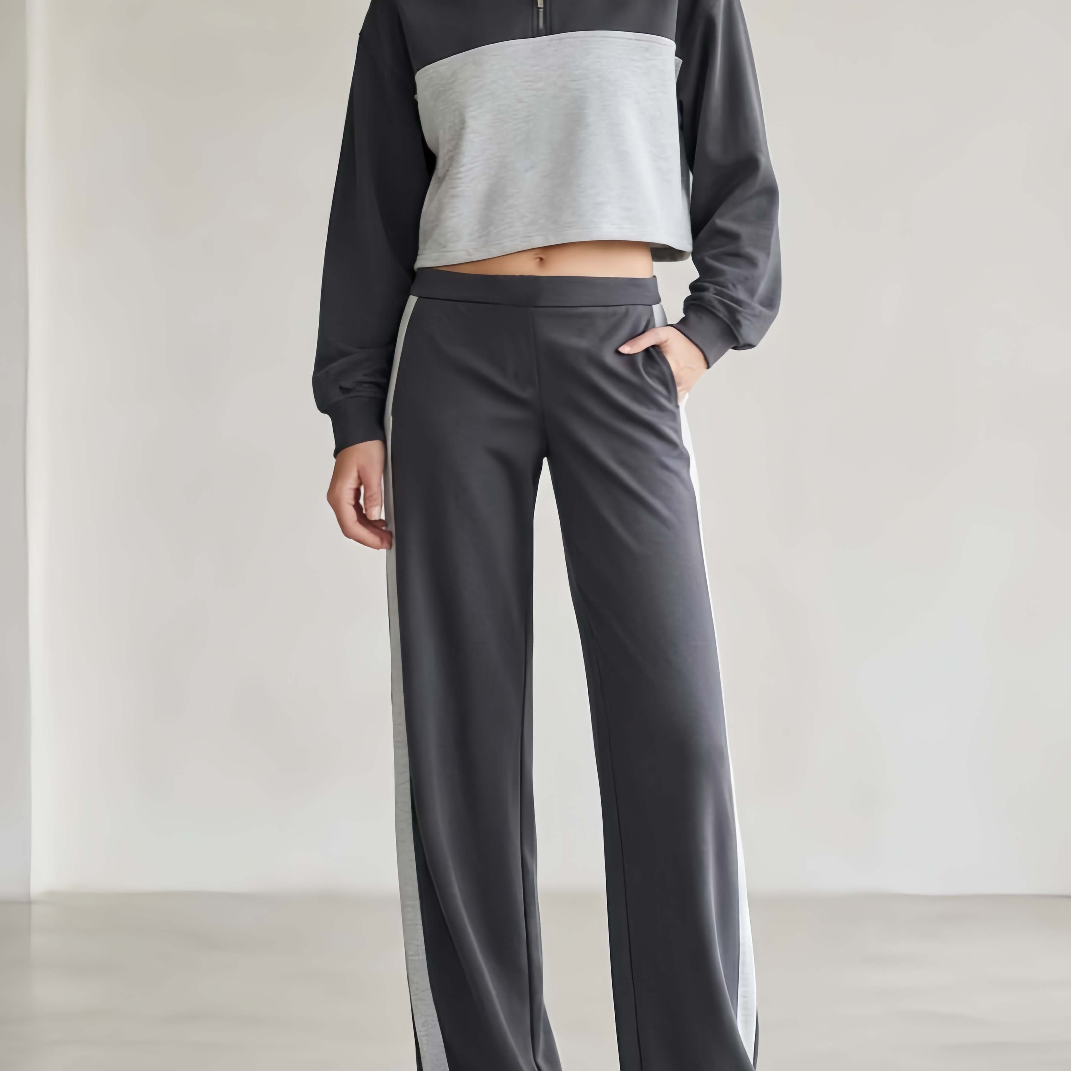 Stylish Athleisure Set Featuring A Long-sleeved Top And Trousers In A Contrasting Light And Dark Grey Color Scheme