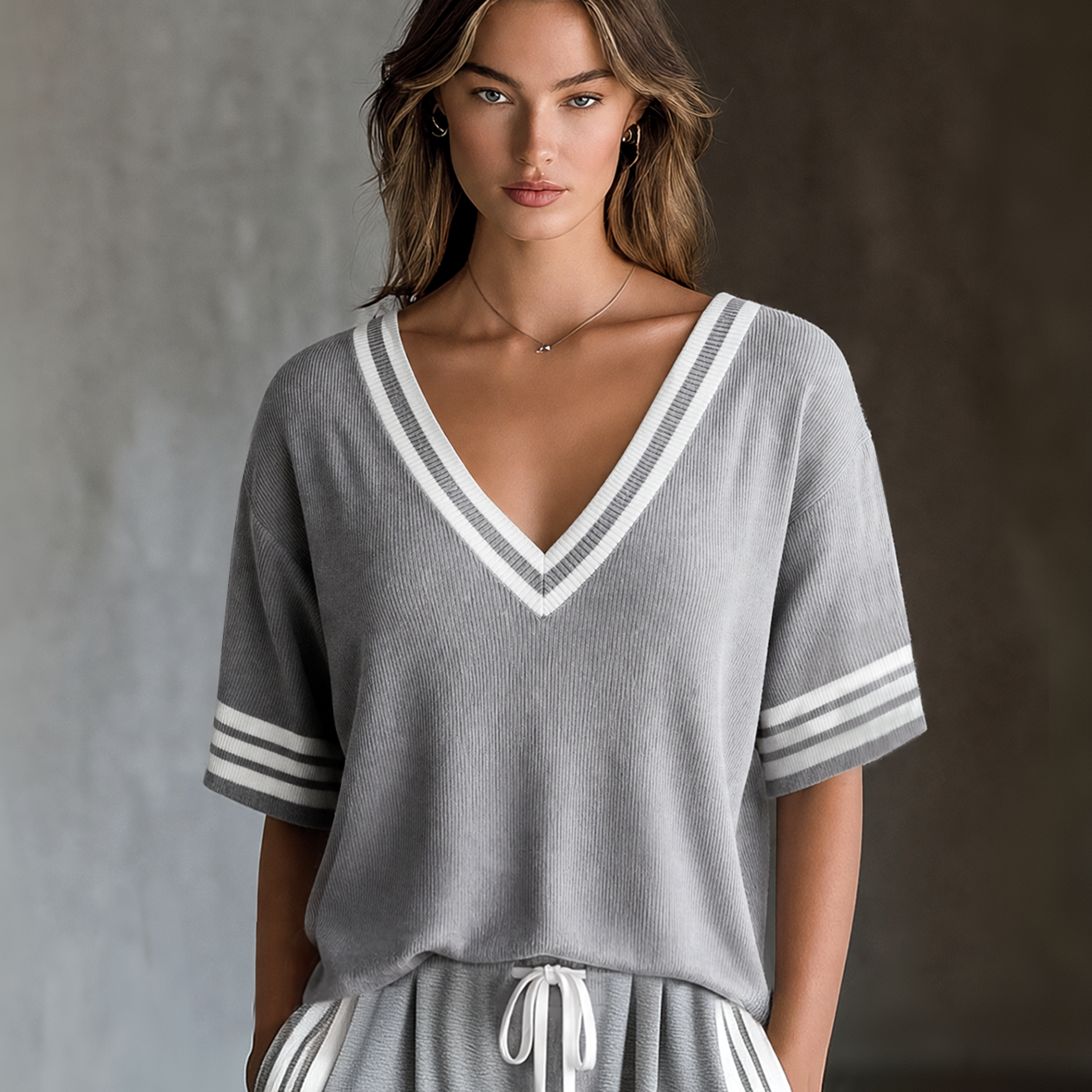 Relaxed-Fit Heather Grey V-Neck Knit Top With White Trim