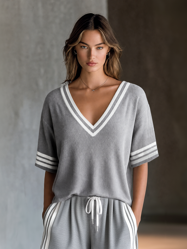 Relaxed-Fit Heather Grey V-Neck Knit Top With White Trim