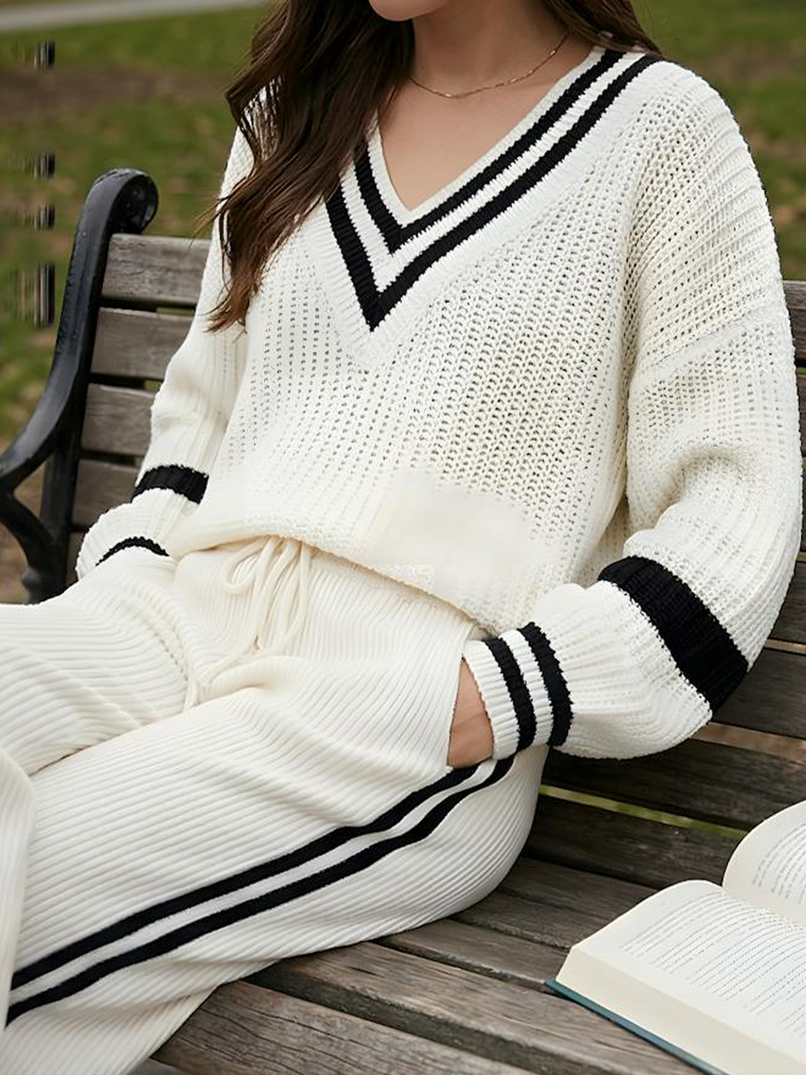Women's Simple Black And White Color-block V-neck Knitted Casual Suit