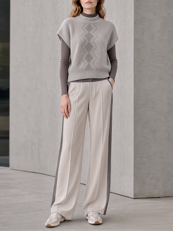 Two-piece Set Featuring A Grey Short-sleeved Jacquard Sweater And Oatmeal-colored Wide-leg Trousers