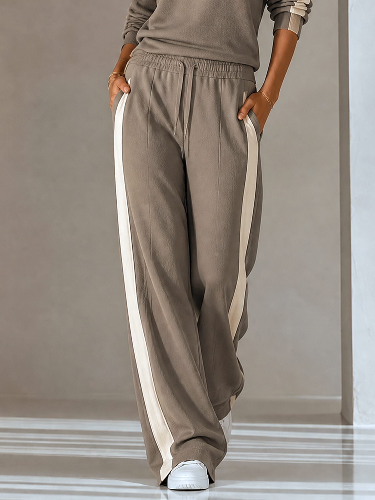 Taupe-White Contrast Side-Stripe Elastic Waist Wide-leg Sweatpants
